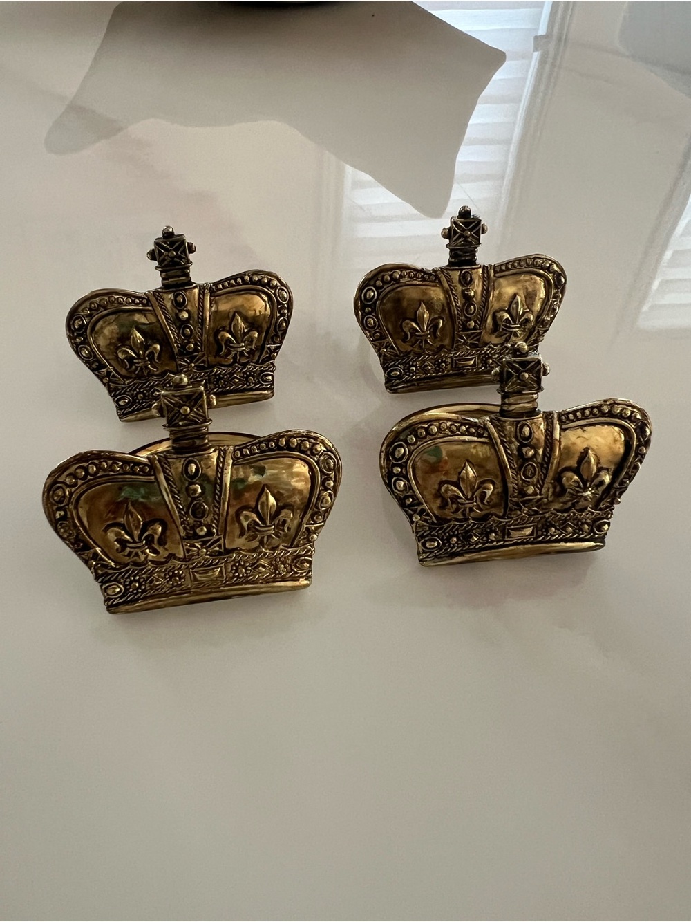 Set of 4 Royal Crown Napkin Rings - Picture 3 of 3